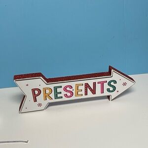 Christmas wooden table top sign arrow shaped “PRESENTS”